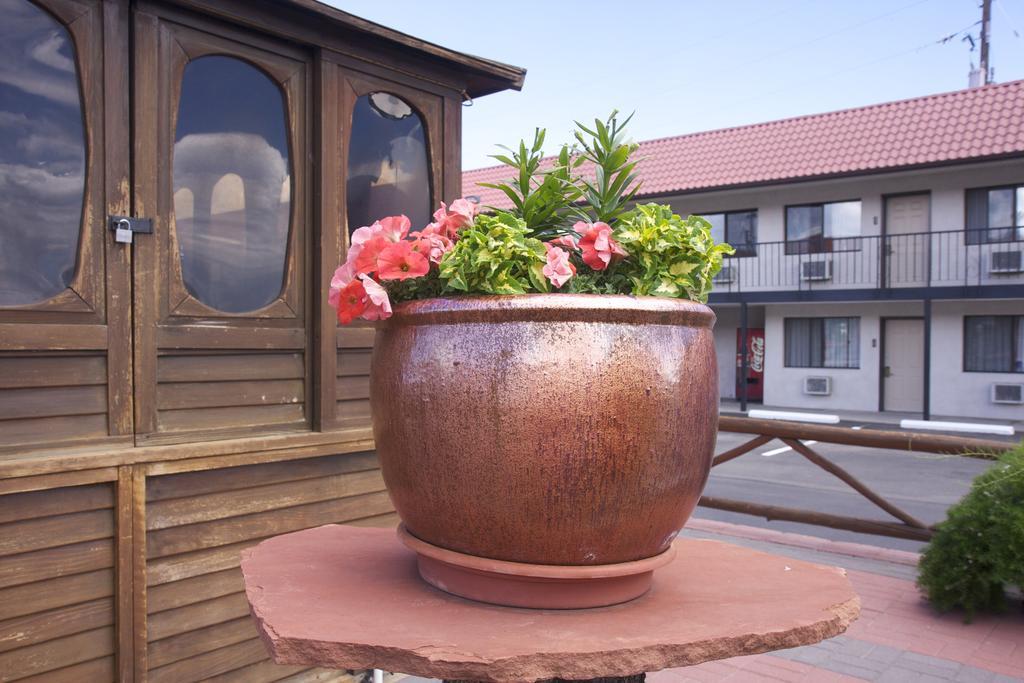 Gateway Inn And Suites Салида Екстериор снимка